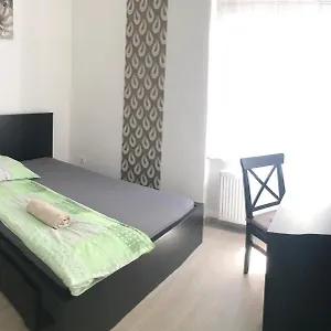 Apartament West, Budapeszt